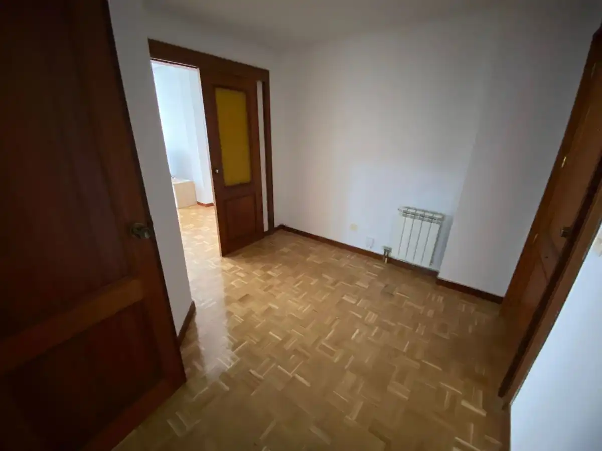 Schlafzimmer von Wohnung zur Miete in Palencia mit Klimaanlage, Heizung und Möbliert