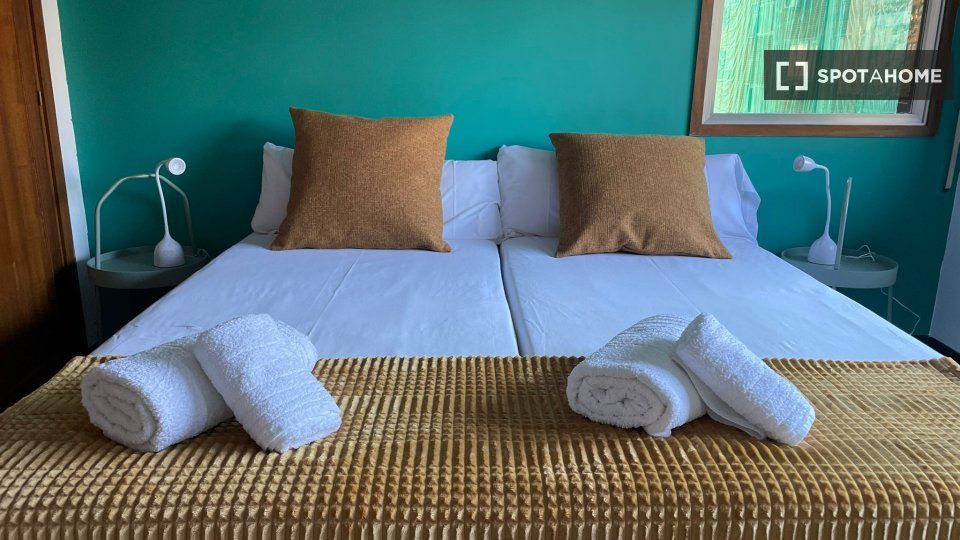 Habitación de Piso de alquiler en  Madrid Capital con Aire acondicionado, Calefacción y Amueblado