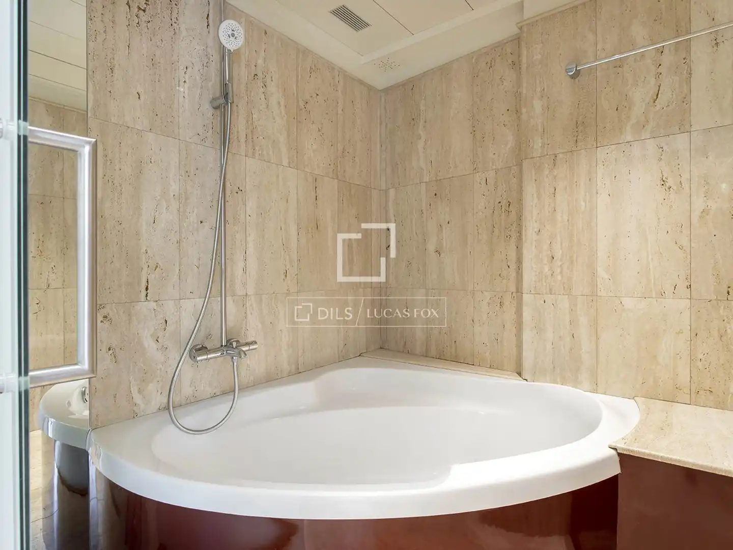 Bathroom of Houses for rent in Barcelona  with Air Conditioner, Heating and Private garden