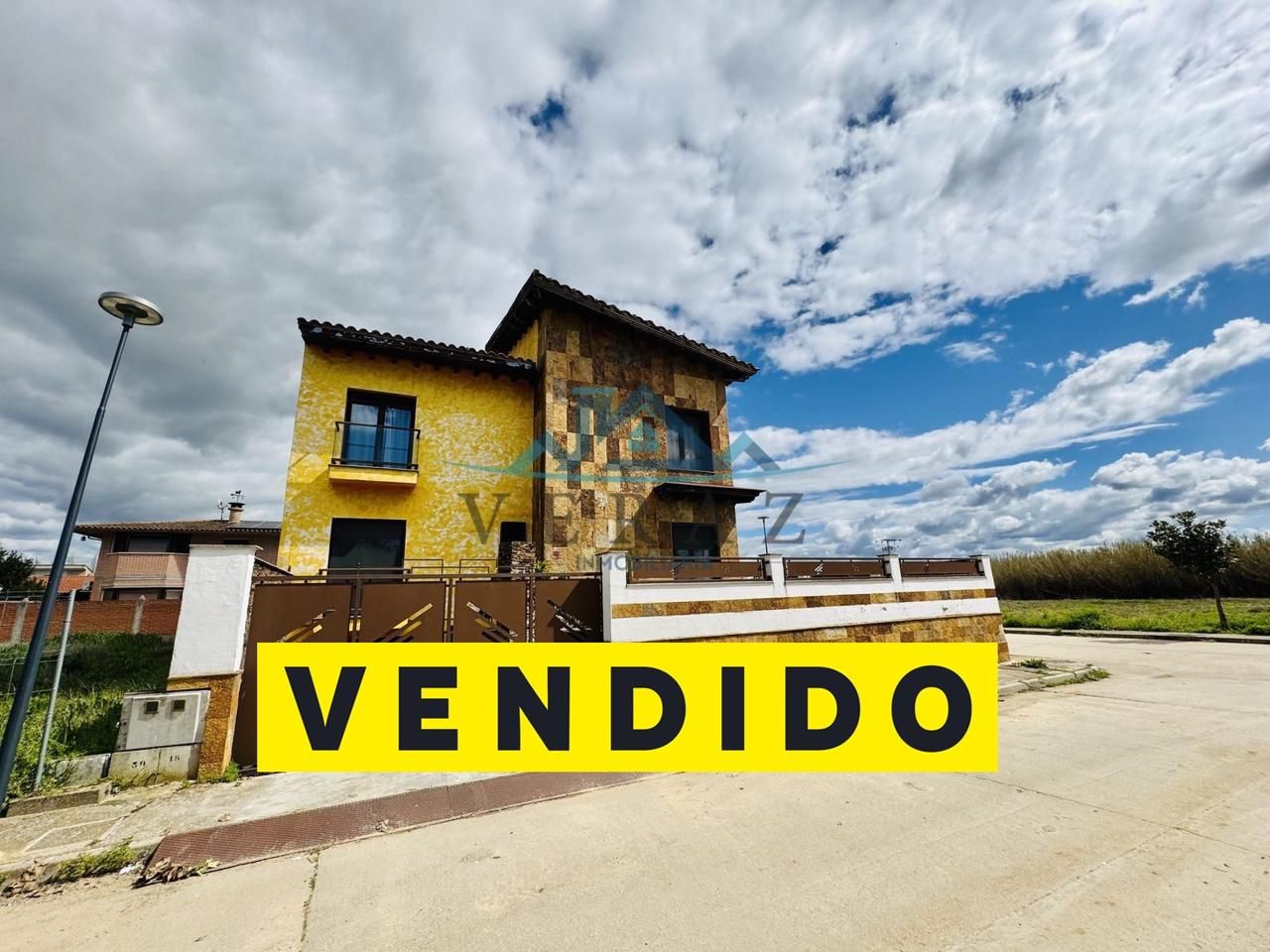 Exterior view of House or chalet for sale in Calera y Chozas  with Air Conditioner, Heating and Swimming Pool