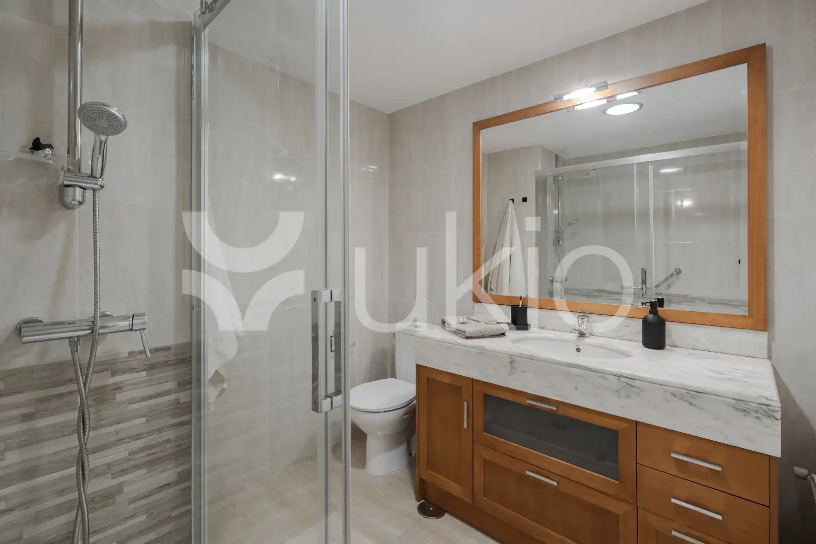 Bany de Apartament de lloguer en Madrid amb Aire condicionat, Calefacció i Terrassa