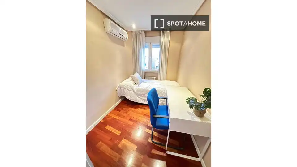 Bedroom of Flat for rent in Madrid  with Air Conditioner, Heating and Furnished