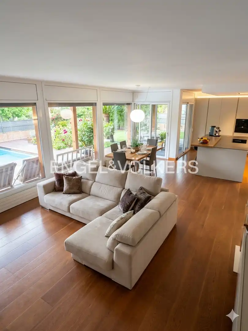 Living room of Country homes for sale in Vilanova i la Geltrú  with Air Conditioner, Heating and Private garden