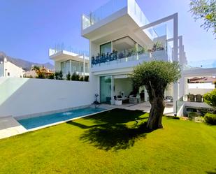 Garden of House or chalet for sale in Marbella  with Air Conditioner and Swimming Pool