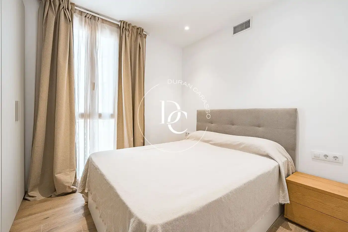 Bedroom of Flat for sale in Barcelona  with Air Conditioner, Heating and Terrace