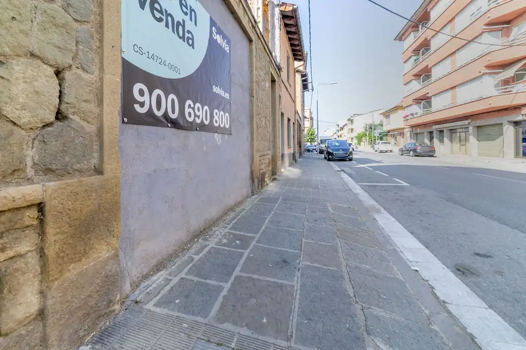 Exterior view of Office for sale in Manlleu