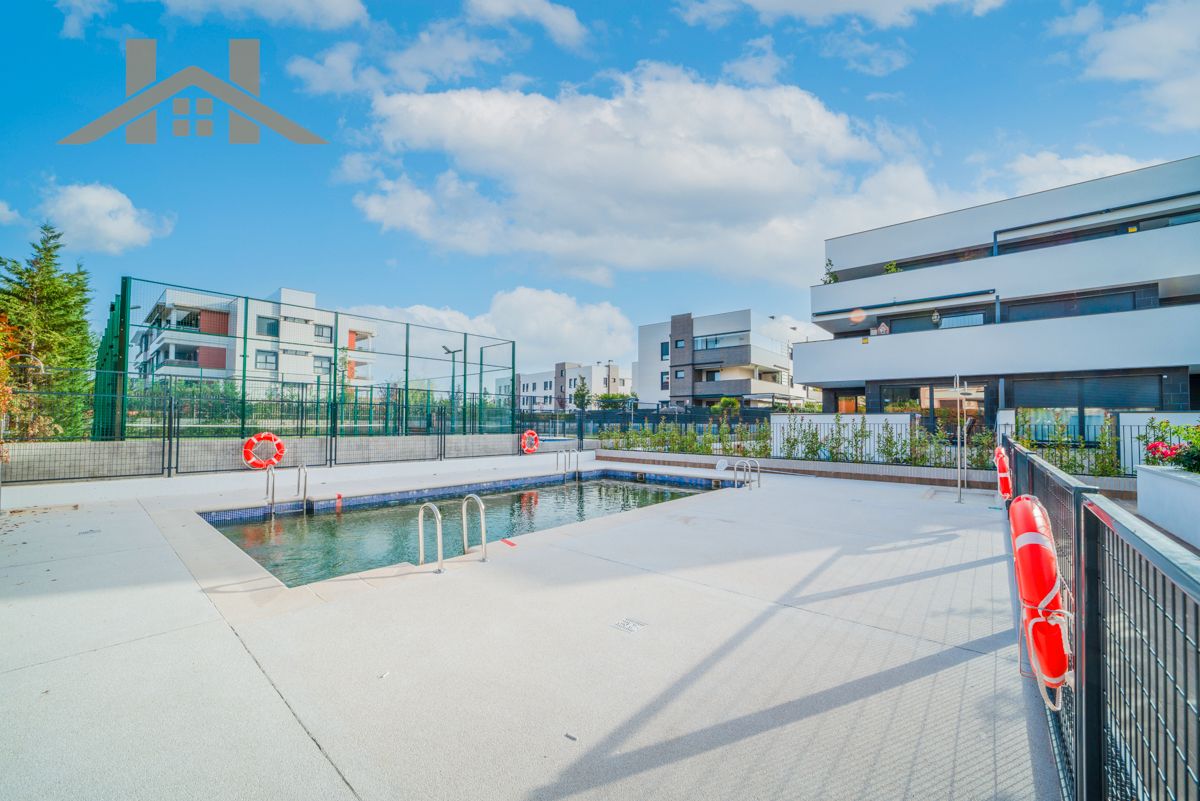 Piscina de Pis en venda en Villanueva de la Cañada amb Calefacció, Jardí privat i Terrassa