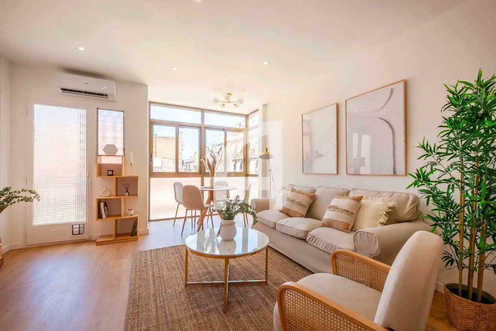 Sala de estar de Piso de alquiler en  Barcelona Capital con Aire acondicionado, Calefacción y Parquet