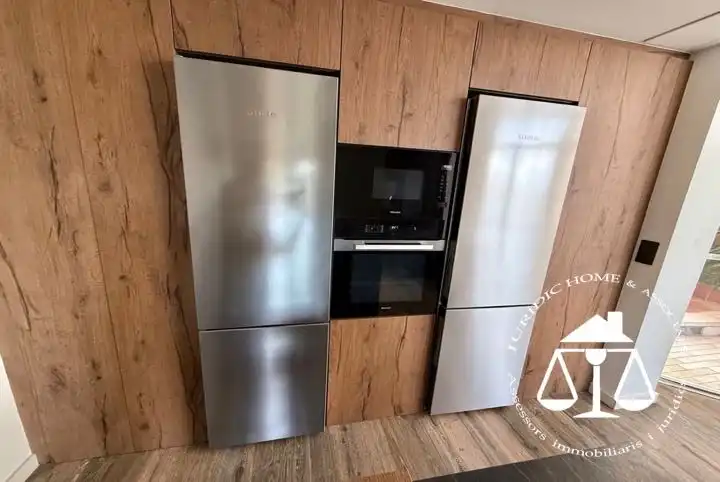 Cuina de Casa o xalet en venda en Sant Boi de Llobregat amb Aire condicionat, Calefacció i Jardí privat