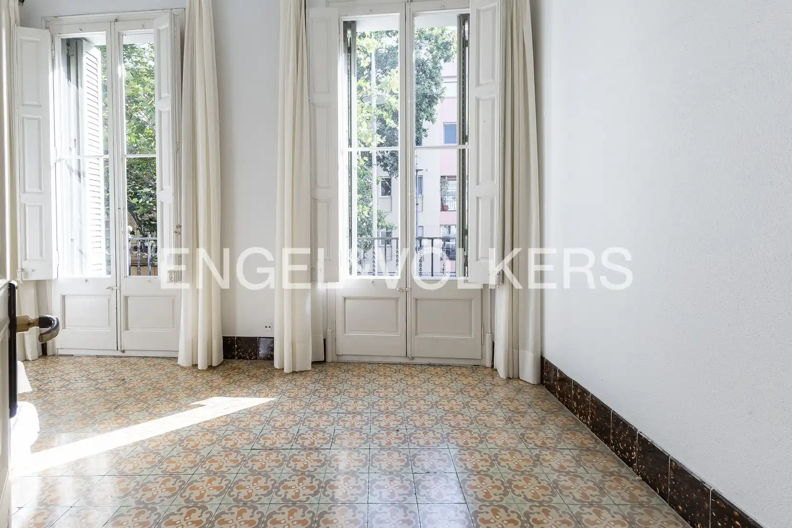 Sala d'estar de Casa adosada de lloguer en Badalona amb Aire condicionat, Calefacció i Jardí privat