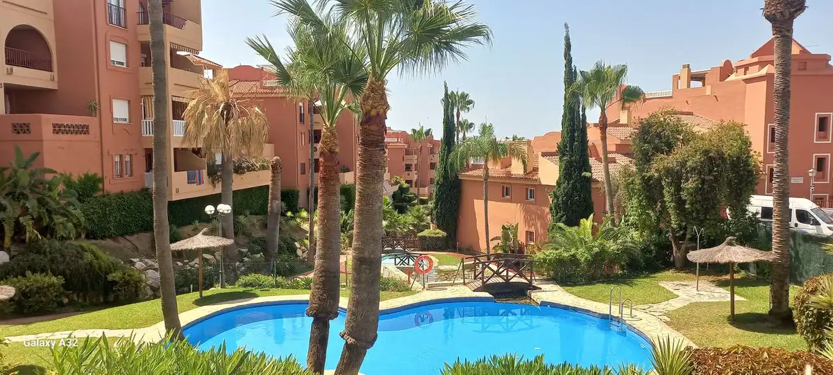 Vista exterior de Planta baixa en venda en Marbella amb Aire condicionat, Calefacció i Terrassa