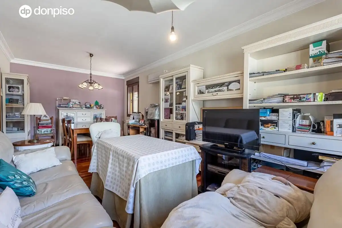 Sala de estar de Casa o chalet en venta en Granada con Aire acondicionado, Calefacción y Jardín privado