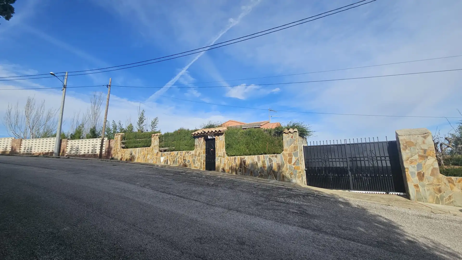Vista exterior de Casa o xalet en venda en Torrent amb Aire condicionat, Terrassa i Piscina