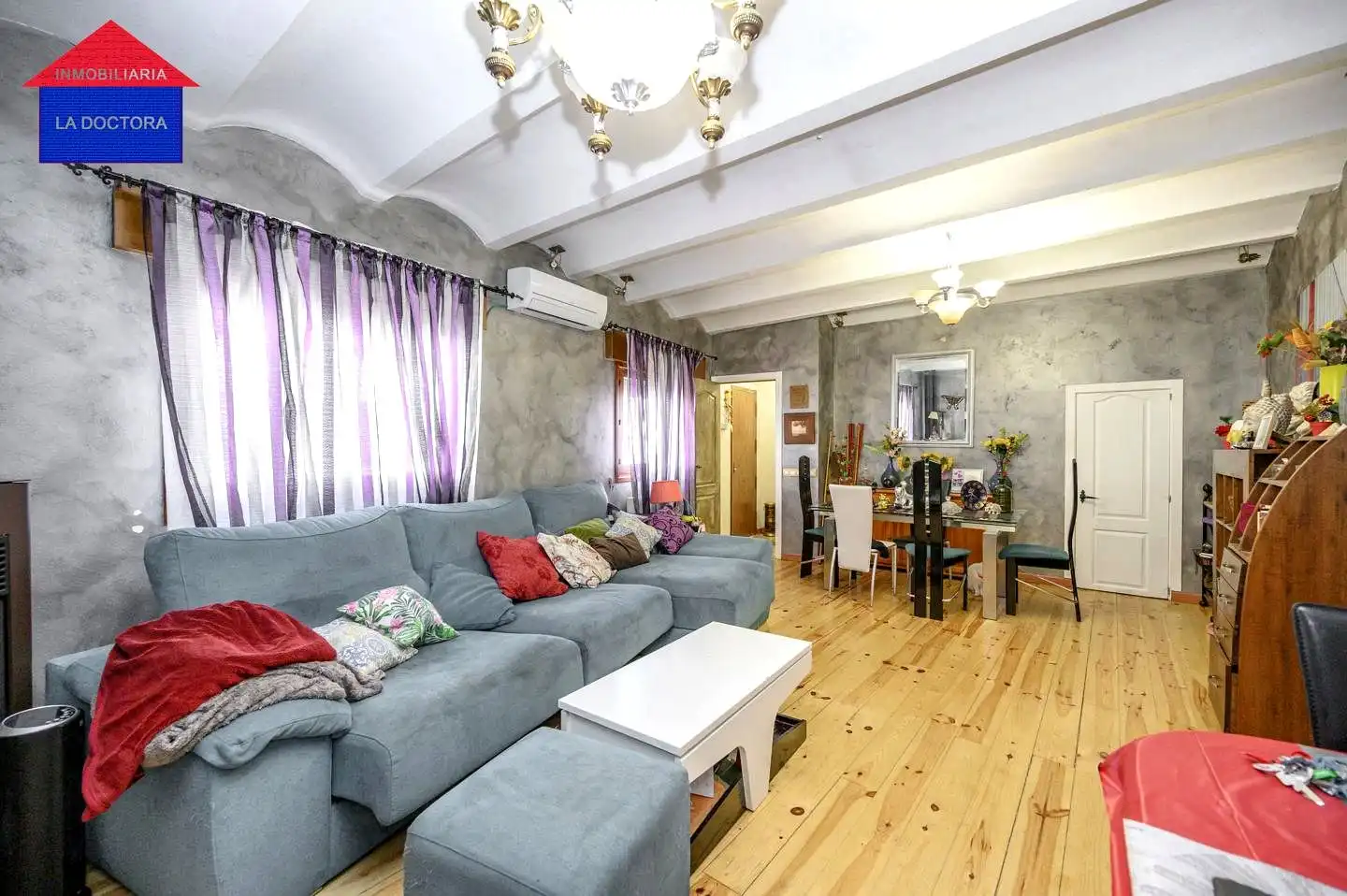 Sala d'estar de Casa adosada en venda en Navalcarnero amb Aire condicionat i Calefacció