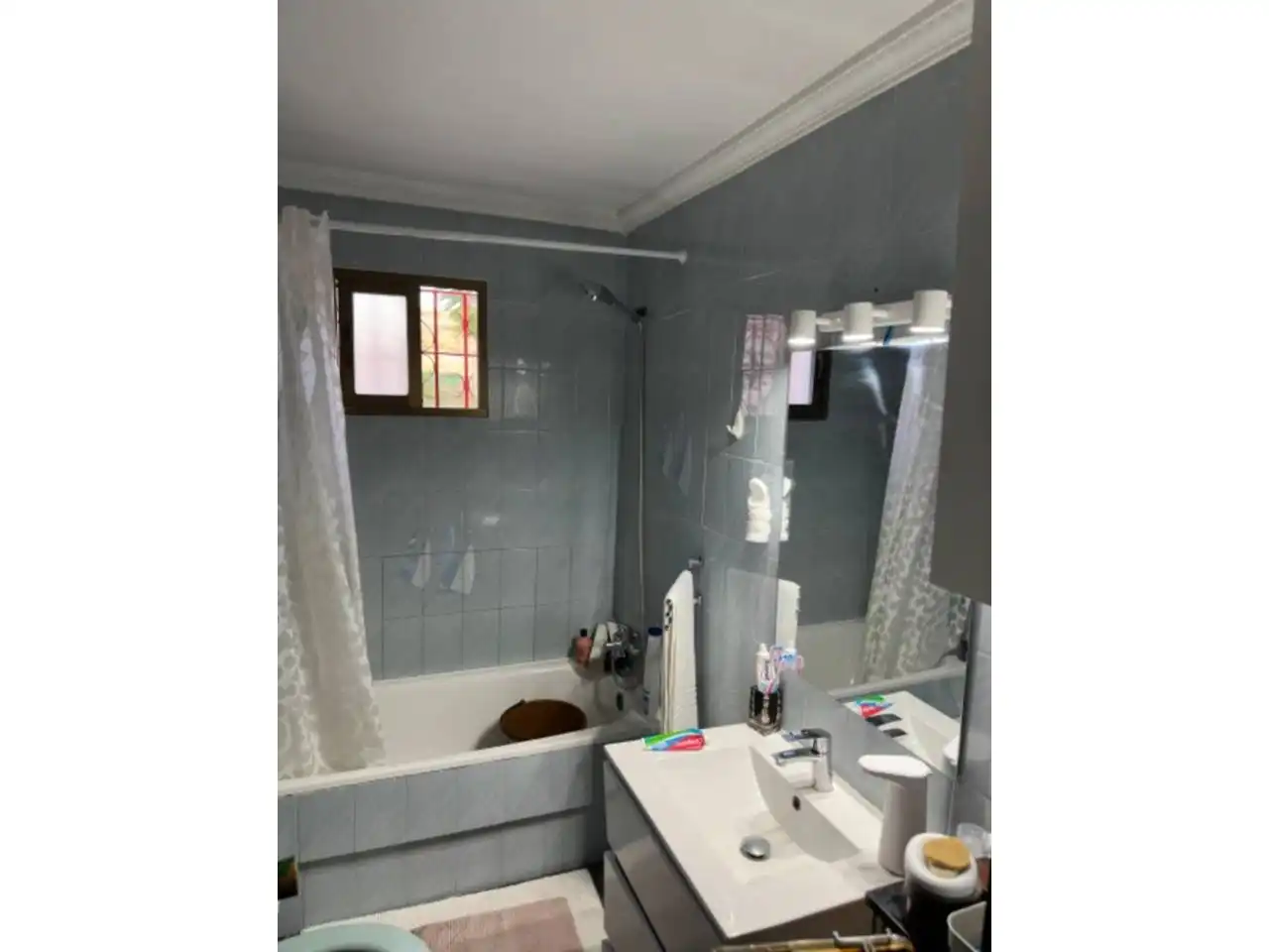Badezimmer von Country house zum Verkauf in Estepona mit Heizung, Privatgarten und Terrasse