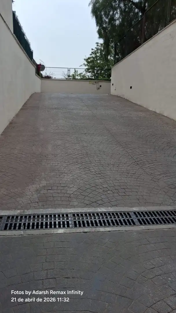 Vista exterior de Garatge en venda en Torremolinos