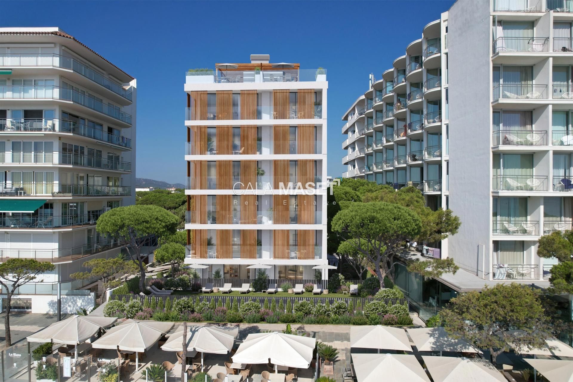 Vista exterior de Pis en venda en Castell-Platja d'Aro amb Calefacció i Jardí privat