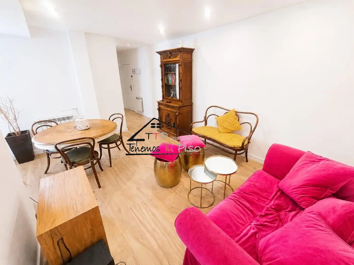 Living room of Flat for rent in Zaragoza  with Air Conditioner, Heating and Parquet flooring