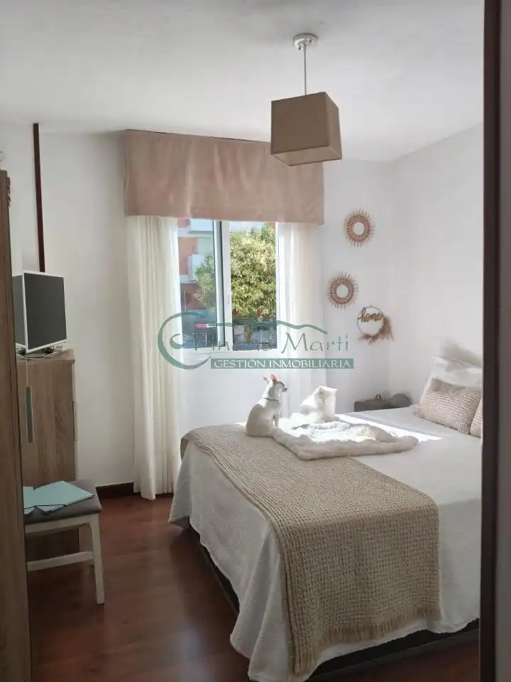Habitación de Piso en venta en Vigo  con Trastero y Amueblado