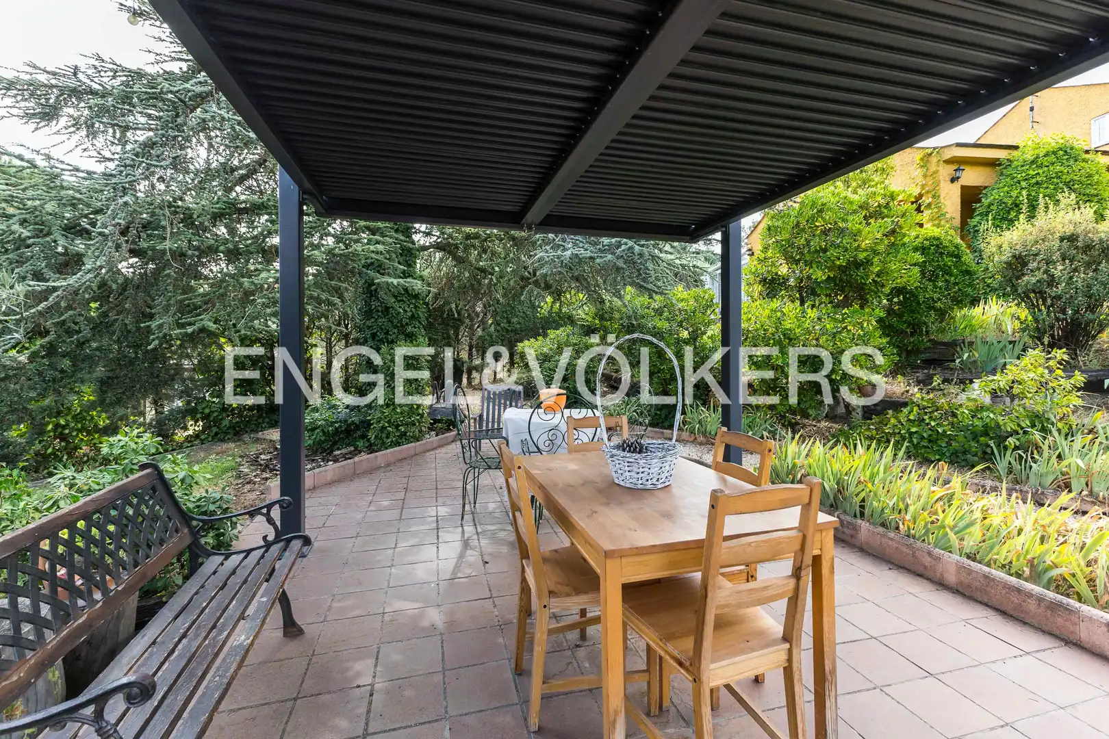 Terrassa de Casa o xalet en venda en Tres Cantos amb Calefacció, Jardí privat i Parquet