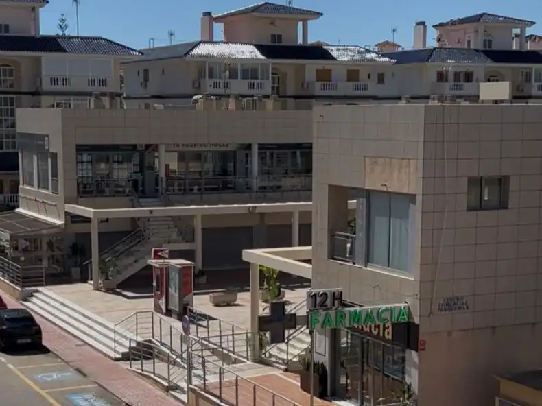 Vista exterior de Pis en venda en Torrevieja amb Aire condicionat i Balcó