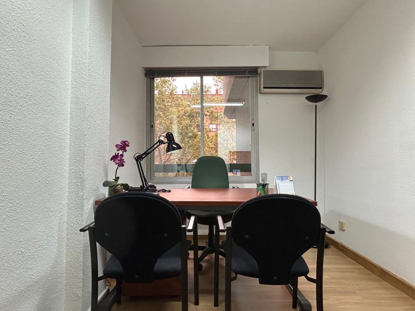 Oficina de lloguer en  Madrid Capital amb Aire condicionat, Calefacció i Moblat