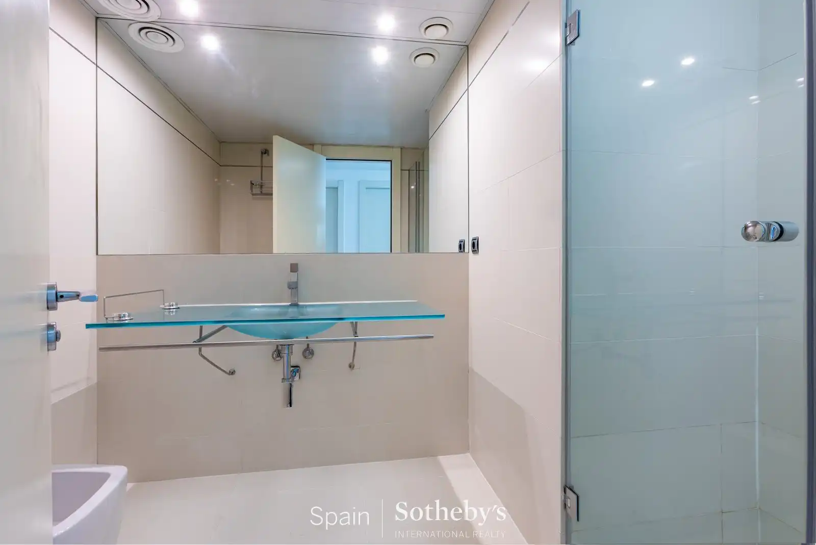Baño de Ático en venta en Barcelona con Aire acondicionado, Calefacción y Trastero