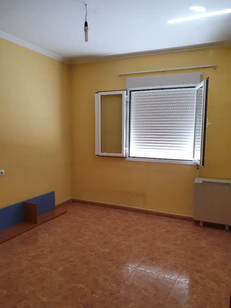 Dormitori de Casa o xalet en venda en Baza amb Calefacció, Moblat i Rentadora