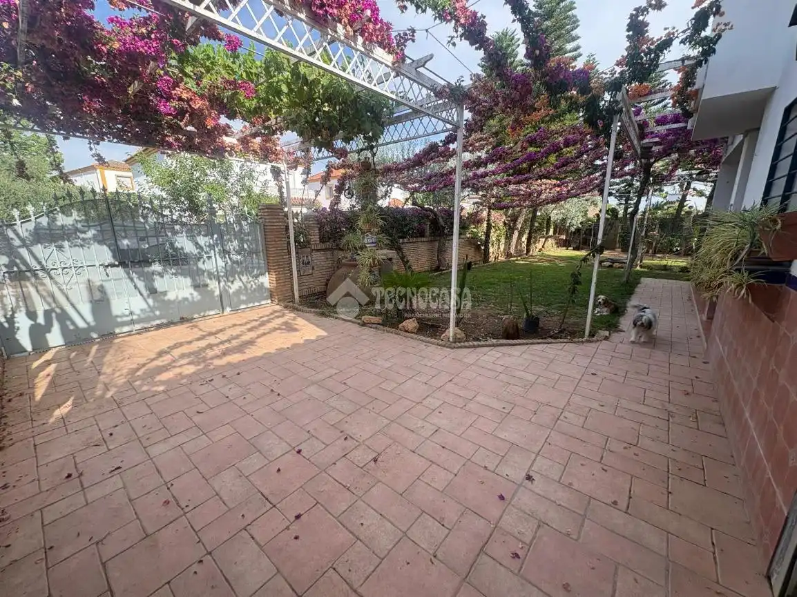 Terrassa de Casa adosada en venda en Espartinas amb Aire condicionat, Jardí privat i Terrassa