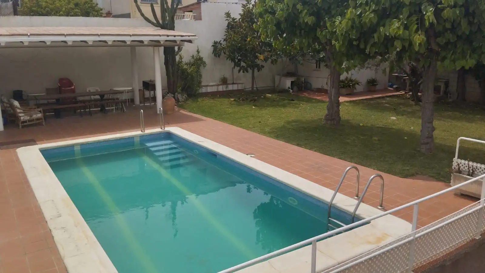 Schwimmbecken von Haus oder Chalet zum Verkauf in Vilanova i la Geltrú mit Heizung, Privatgarten und Terrasse