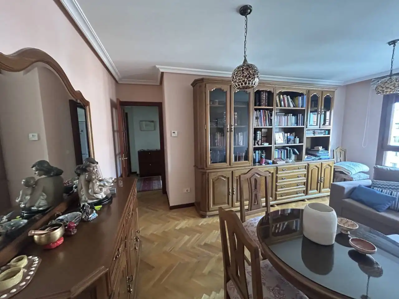 Comedor de Piso en venta en Oviedo  con Calefacción, Parquet y Trastero