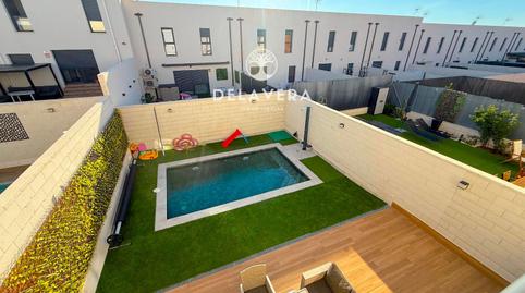 Foto 2 de Casa adosada en venta en Obera, 55, Carranque, Toledo