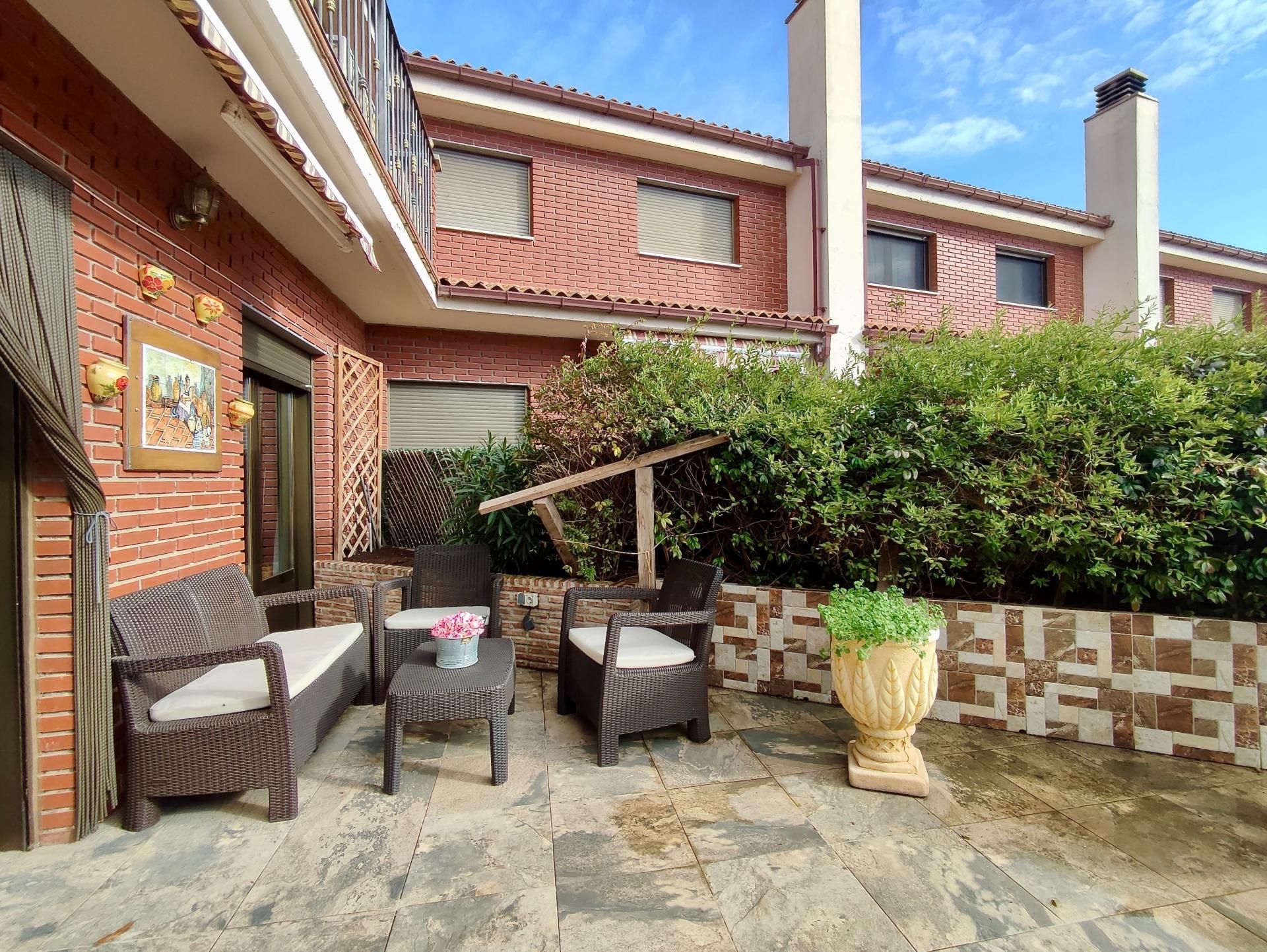 Terrace of Single-family semi-detached for sale in Anguciana  with Heating, Terrace and Community pool