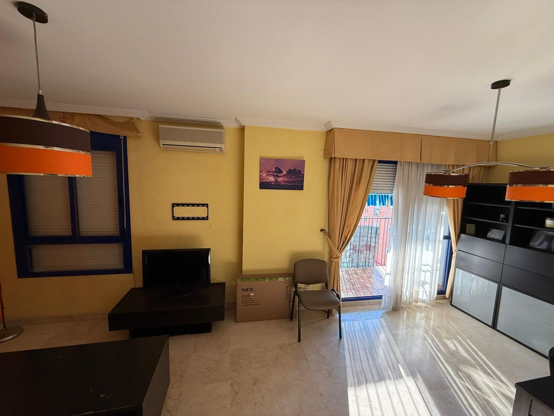 Sala de estar de Piso en venta en  Sevilla Capital con Aire acondicionado, Terraza y Piscina comunitaria