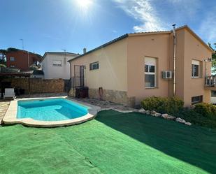 Piscina de Casa o xalet en venda en Vidreres amb Aire condicionat, Jardí privat i Terrassa