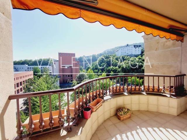 Piso en Alquiler en Ondarreta Pasealekua en Antiguo