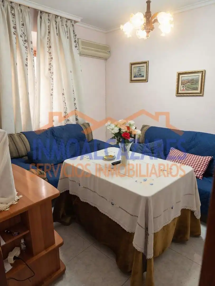 Sala d'estar de Dúplex en venda en Villacarrillo amb Aire condicionat, Terrassa i Moblat