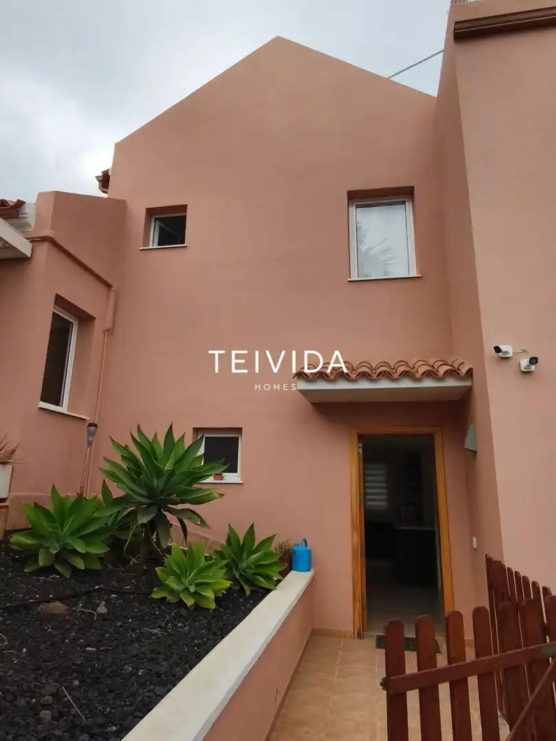 Vista exterior de Casa adosada en venta en Adeje con Aire acondicionado, Terraza y Trastero
