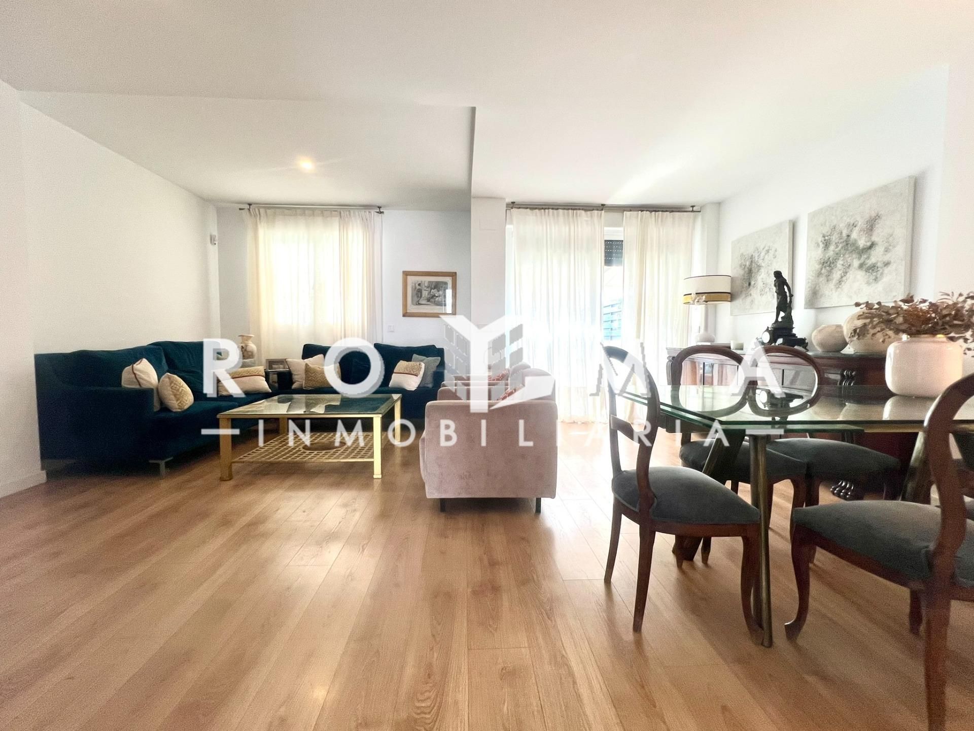 Sala d'estar de Casa adosada en venda en Dos Hermanas