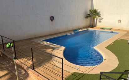 Piscina de Casa o xalet en venda en Valdepeñas amb Aire condicionat, Calefacció i Terrassa
