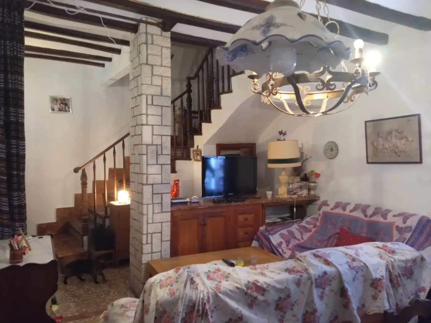 Wohnzimmer von Country house zum Verkauf in Quatretondeta mit Abstellraum und Balkon