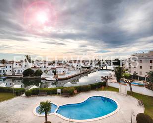 Exterior view of Flat for sale in Empuriabrava  with Air Conditioner, Furnished and Community pool