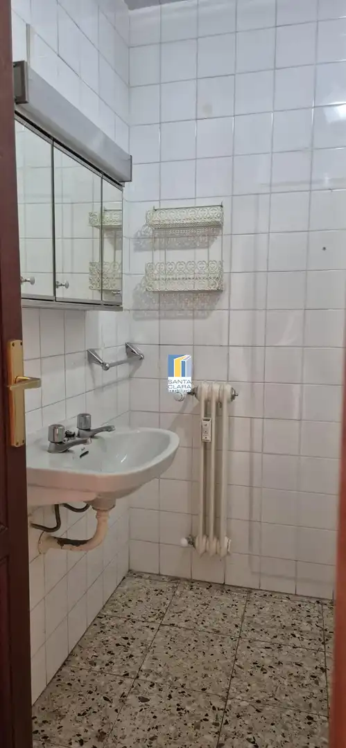 Bany de Pis en venda en Zamora Capital  amb Calefacció, Terrassa i Balcó