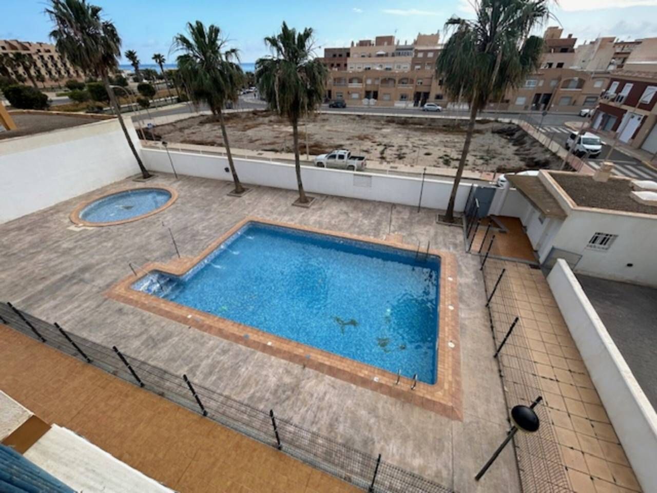Piscina de Àtic en venda en El Ejido amb Terrassa, Traster i Piscina comunitària