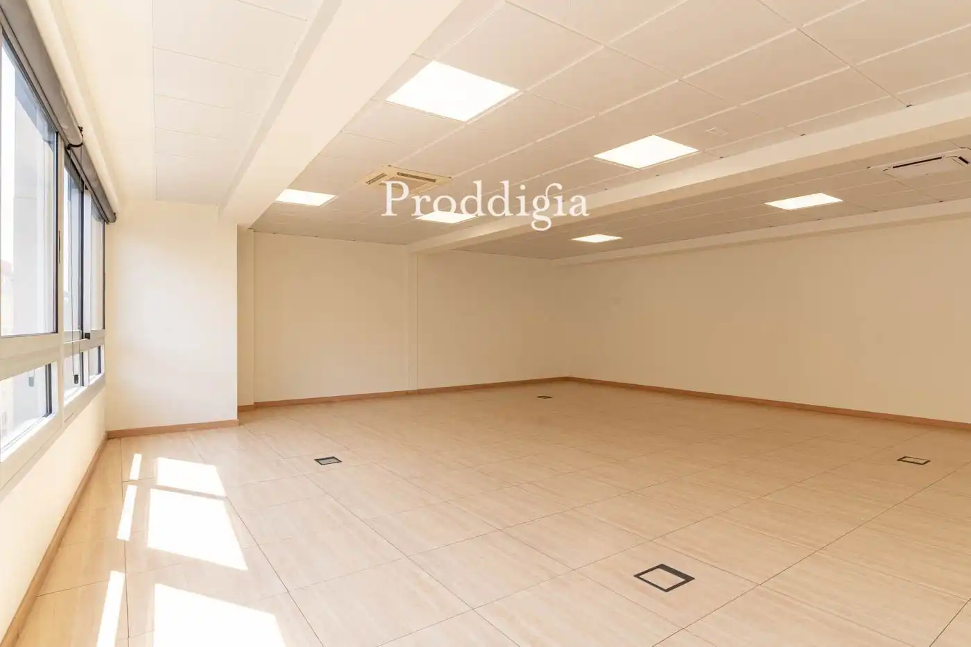 Office for rent in Barcelona  with Air Conditioner and Terrace