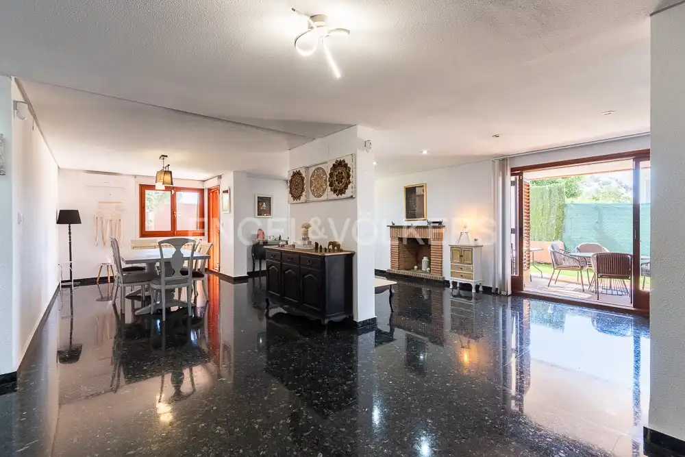 Sala d'estar de Casa o xalet en venda en Paterna amb Aire condicionat, Calefacció i Jardí privat