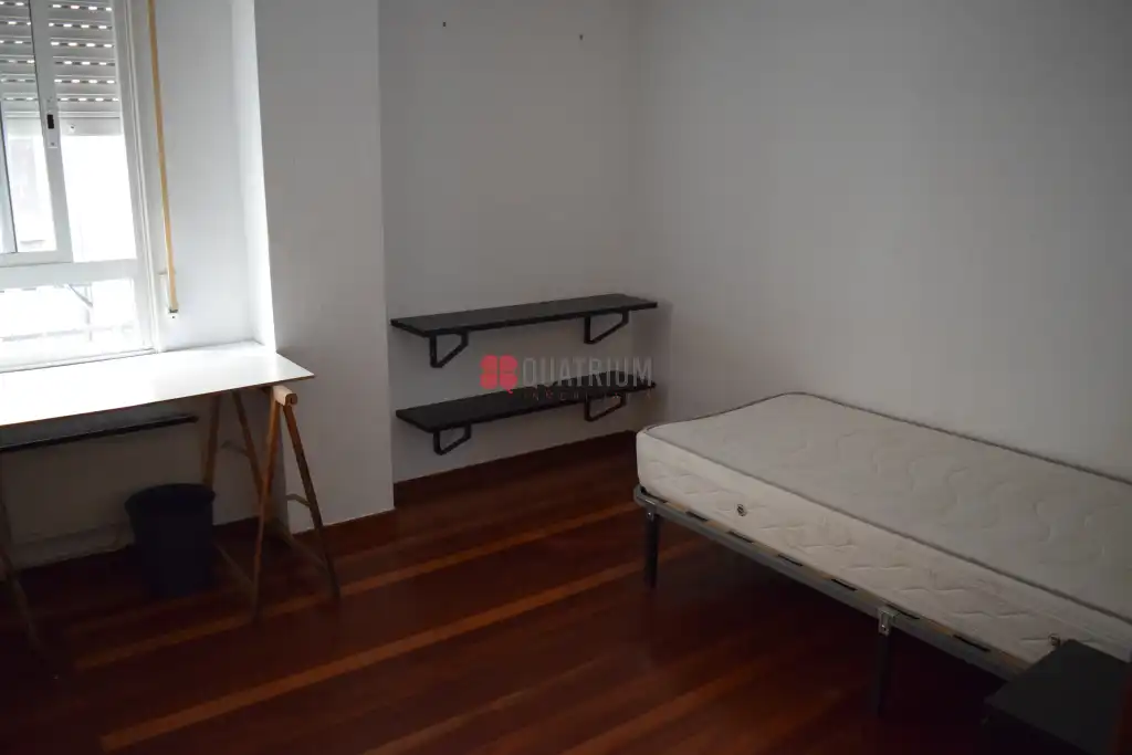 Bedroom of Flat for sale in Santiago de Compostela   with Heating and Furnished