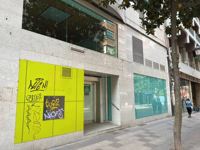 Local comercial en Alquiler en Av España en Centro