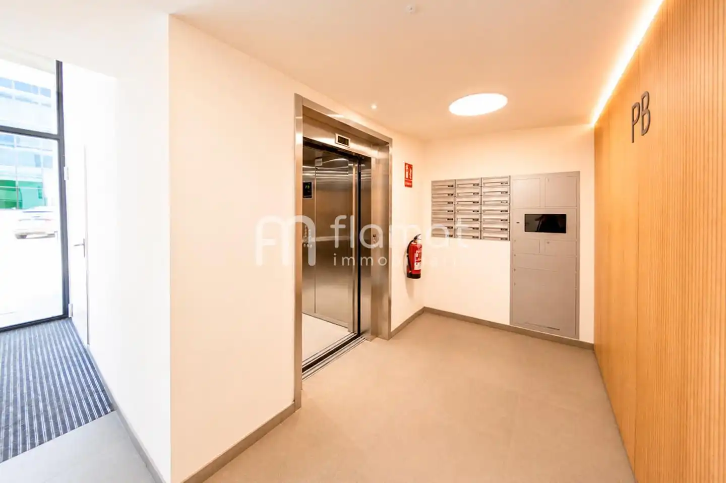 Piso en venta en L'Hospitalet de Llobregat con Aire acondicionado, Calefacción y Terraza