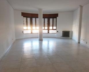 Flat to rent in Calle Capitán Luque, El Pilar - La Estación